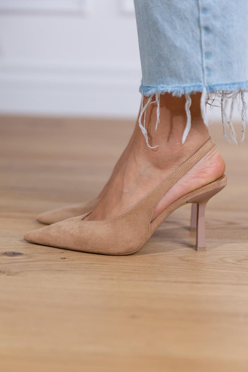 Thin sandal with a heel