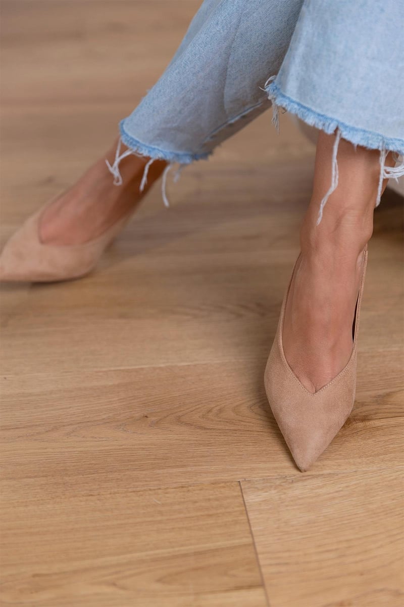 Thin sandal with a heel