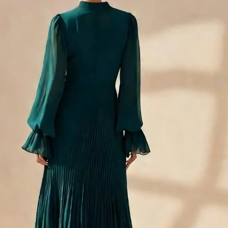 Elegant midi dress with pleats